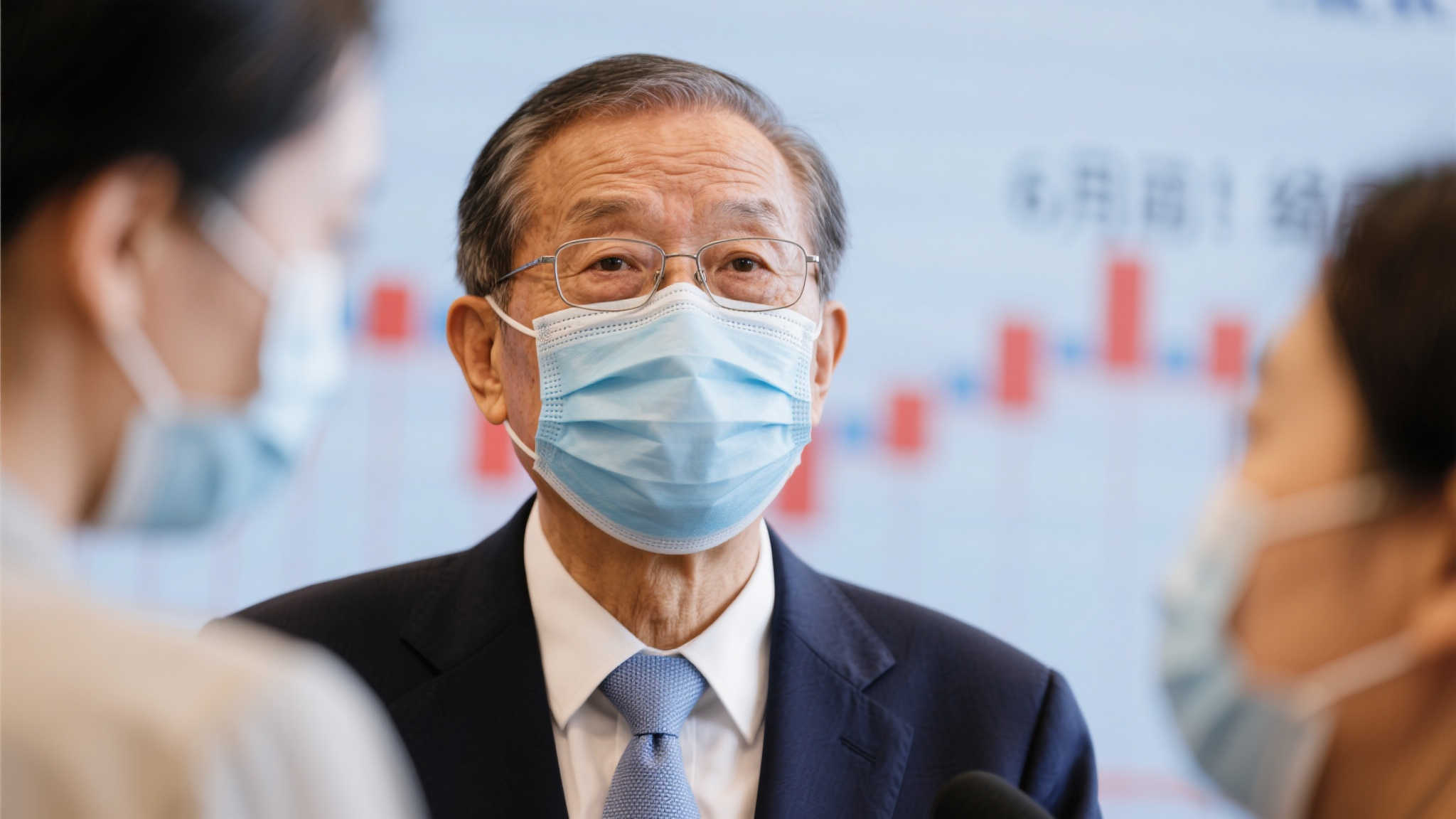 特别是在曼